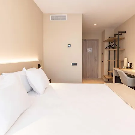 Hq Arena מלון 3*